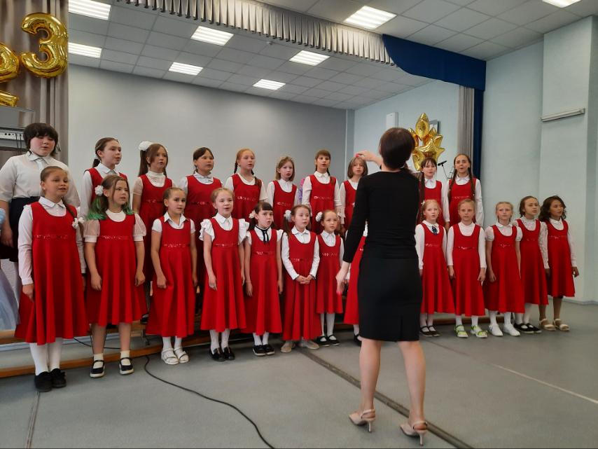 В школе состоялся отчётный концерт творческих коллективов и учащихся музыкального отделения.