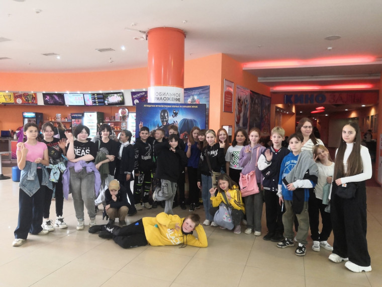 Ученики 5А класса сходили в кино на фильм &quot;Иван Семёнов. Большой поход&quot;.