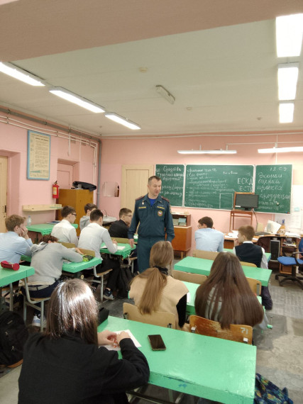 День гражданской обороны: школу с лекциями посетили представители МЧС, ГО и ЧС.
